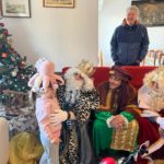 Un año más, Sus Majestades los Reyes Magos visitan Cobijo Cubano